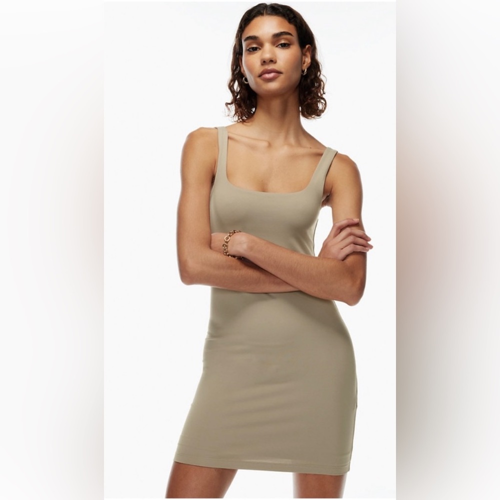 Like new Aritzia contour dress